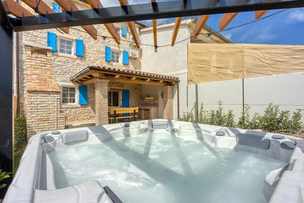 Hébergement de vacances Villa Casa Darel With Whirlpool à Vižinada