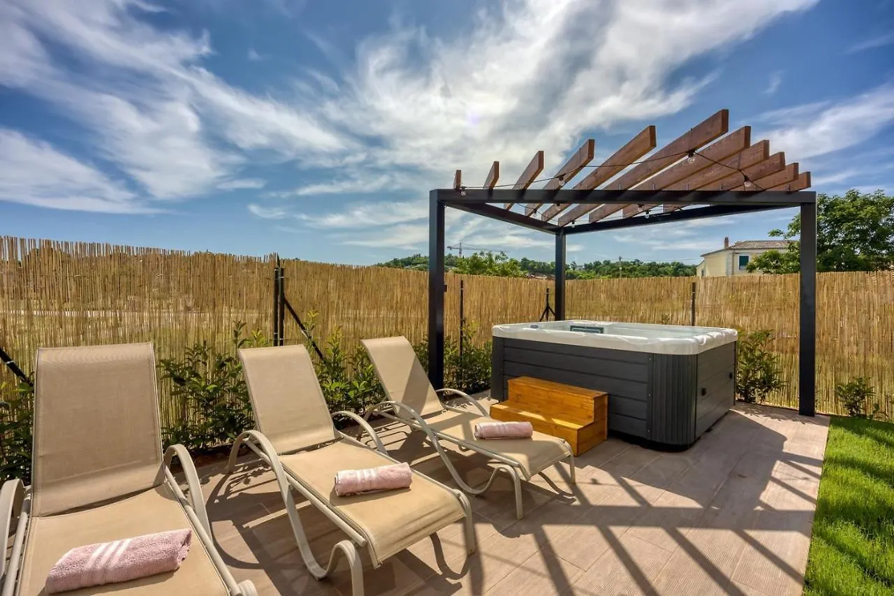 Hébergement de vacances Villa Casa Darel With Whirlpool à Vižinada Croatie